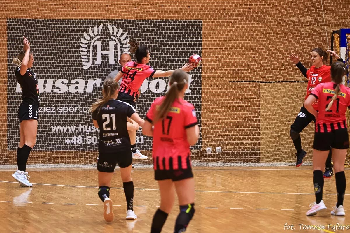 Suzuki Korona Handball Kielce – MKS Funfloor Perła Lublin 22:29