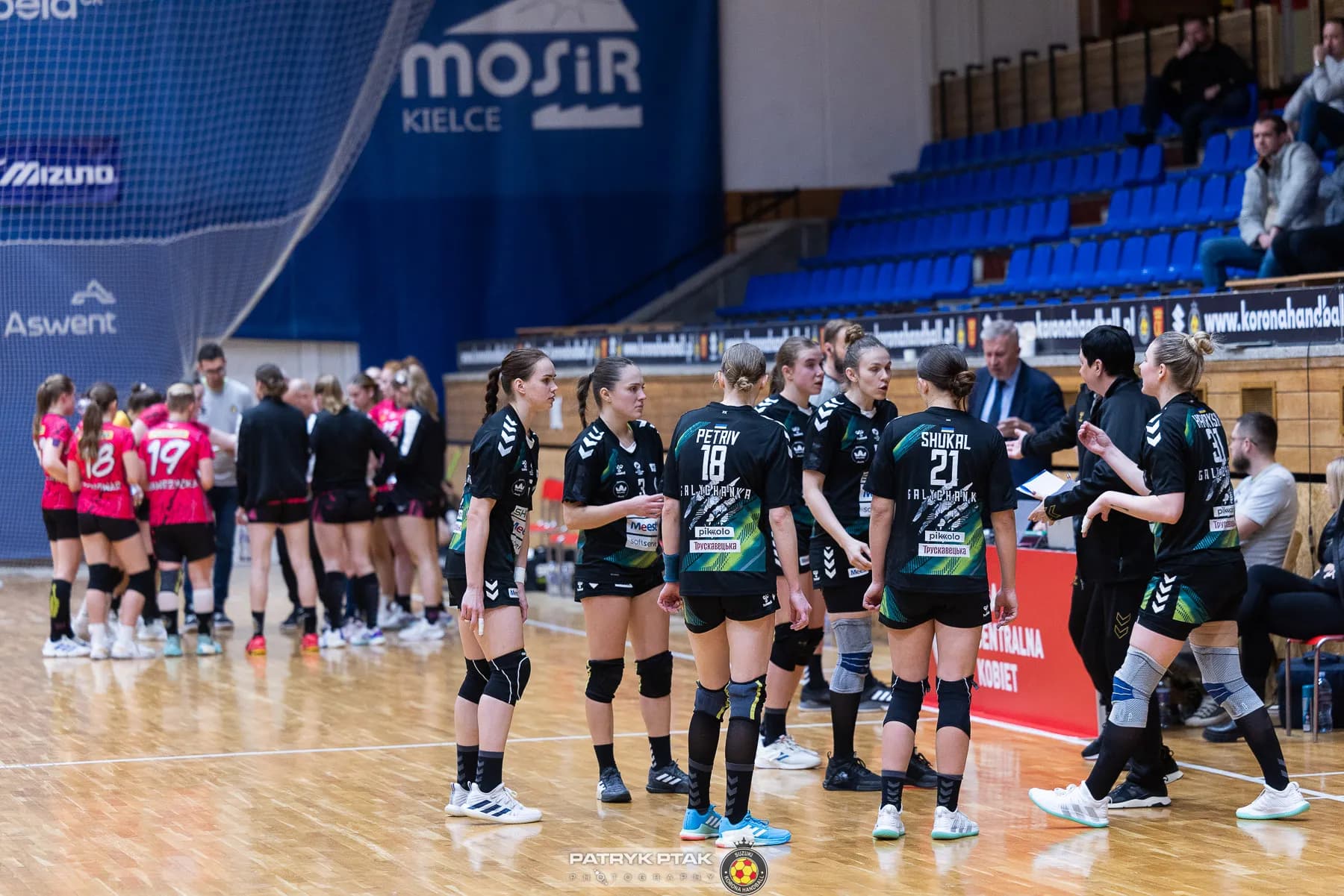 Galeria z meczu Suzuki Korona Handball Kielce – Galiczanka Lwów  fot. Patryk Ptak. Dziękujemy