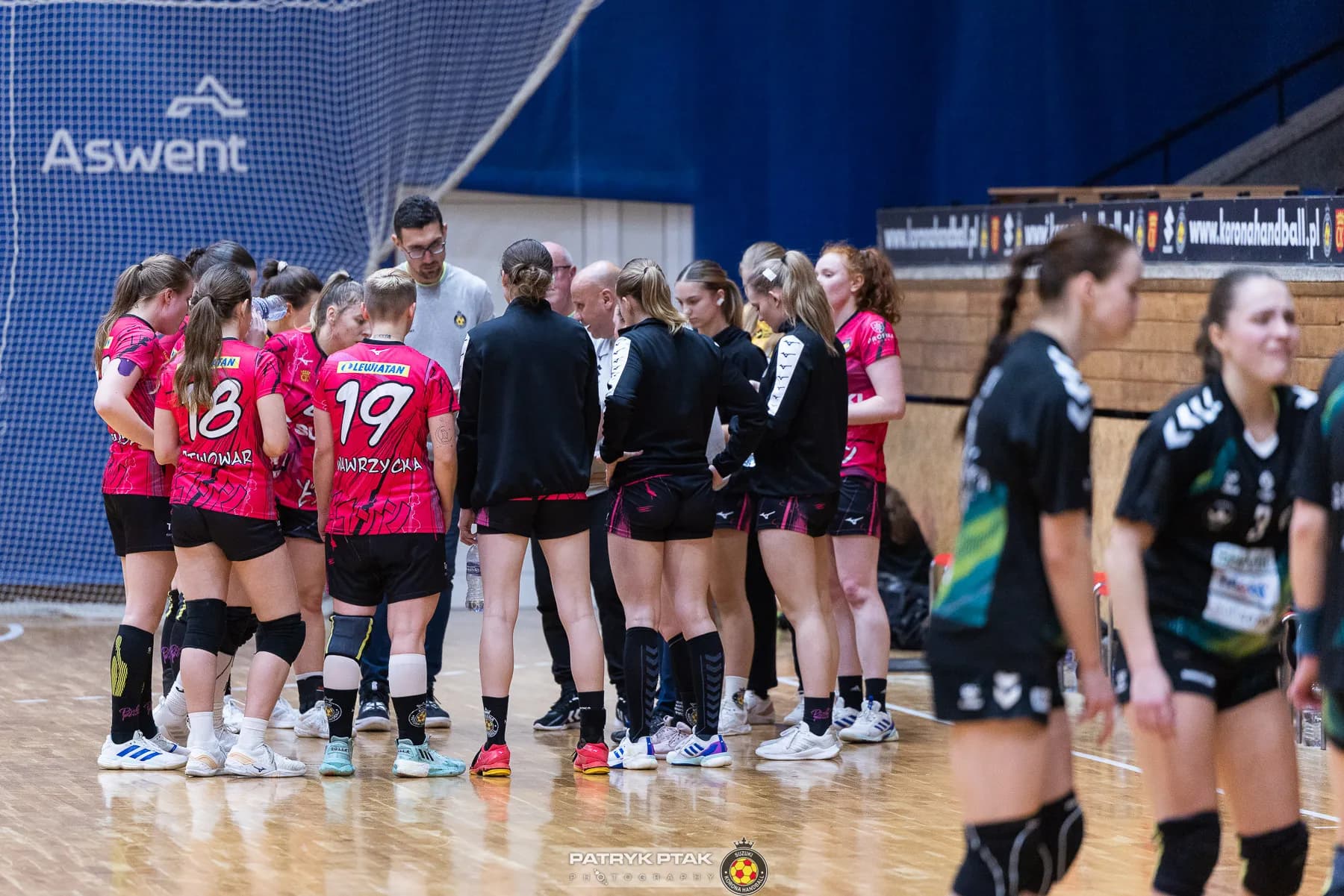 Galeria z meczu Suzuki Korona Handball Kielce – Galiczanka Lwów  fot. Patryk Ptak. Dziękujemy