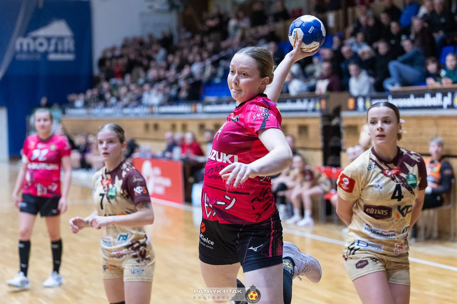 Galeria zdjęć z meczu Suzuki Korona Handball -Elmas-KPS APR Radom,   📷fot. Patryk Ptak