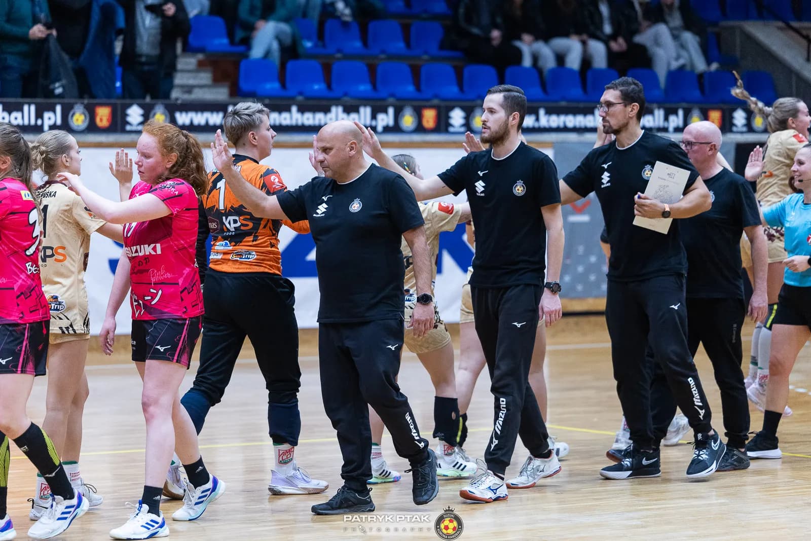 Galeria zdjęć z meczu Suzuki Korona Handball -Elmas-KPS APR Radom,   📷fot. Patryk Ptak