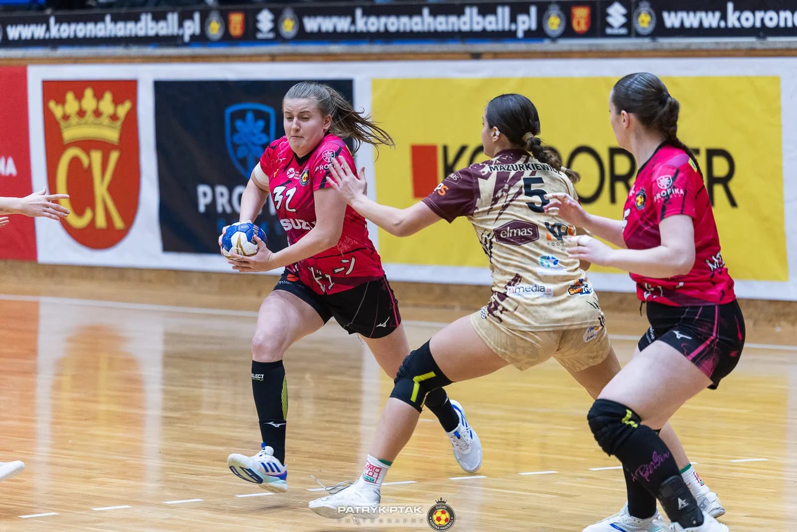Galeria zdjęć z meczu Suzuki Korona Handball -Elmas-KPS APR Radom,   📷fot. Patryk Ptak