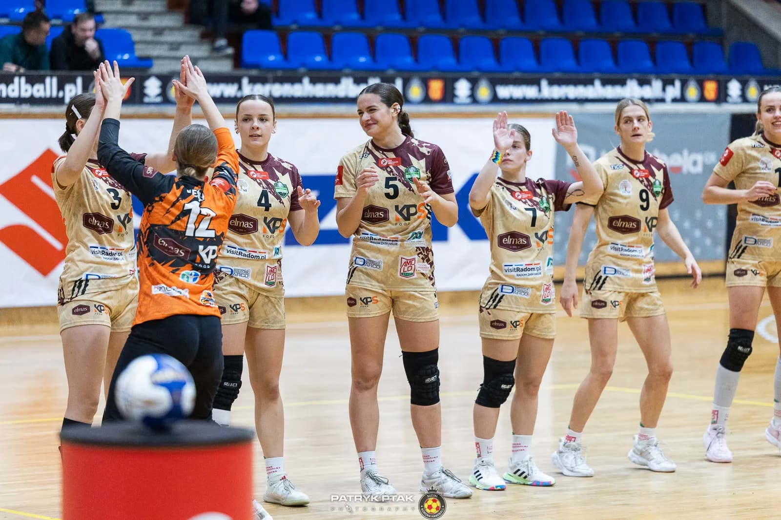 Galeria zdjęć z meczu Suzuki Korona Handball -Elmas-KPS APR Radom,   📷fot. Patryk Ptak