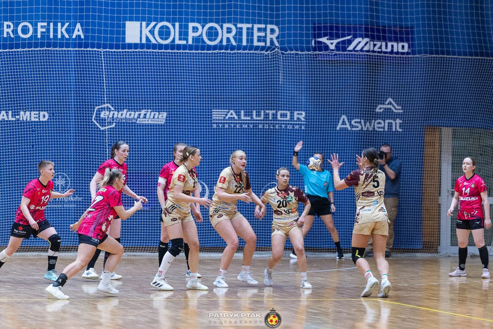 Galeria zdjęć z meczu Suzuki Korona Handball -Elmas-KPS APR Radom,   📷fot. Patryk Ptak