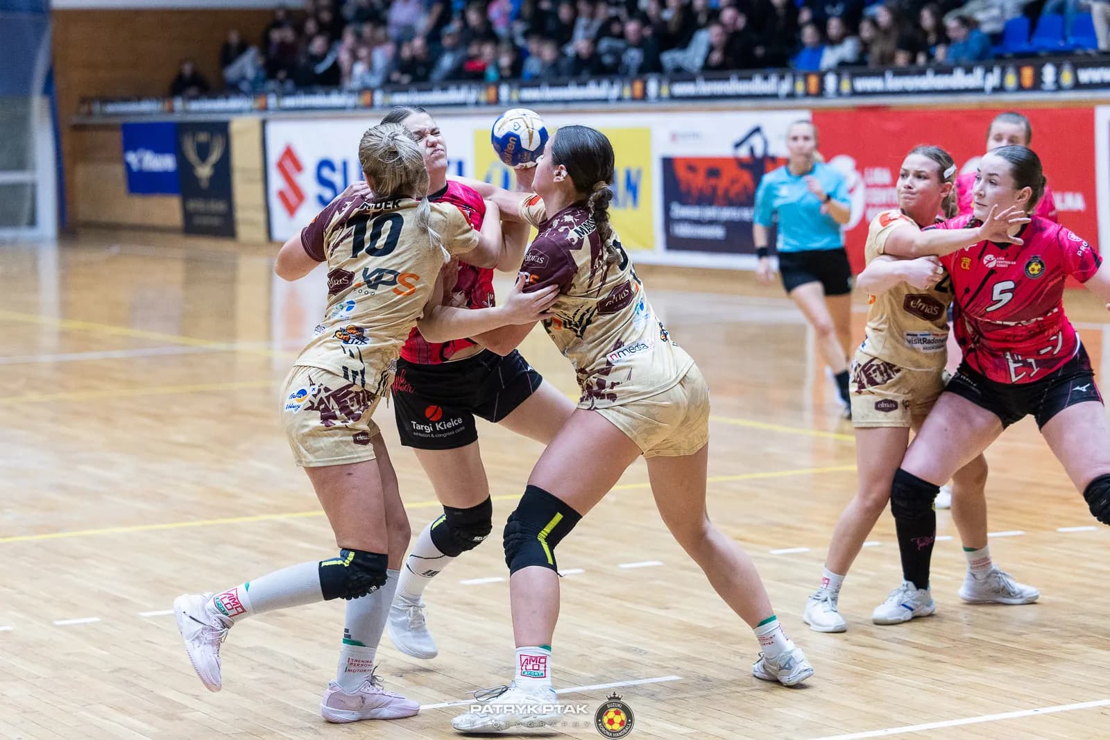 Galeria zdjęć z meczu Suzuki Korona Handball -Elmas-KPS APR Radom,   📷fot. Patryk Ptak