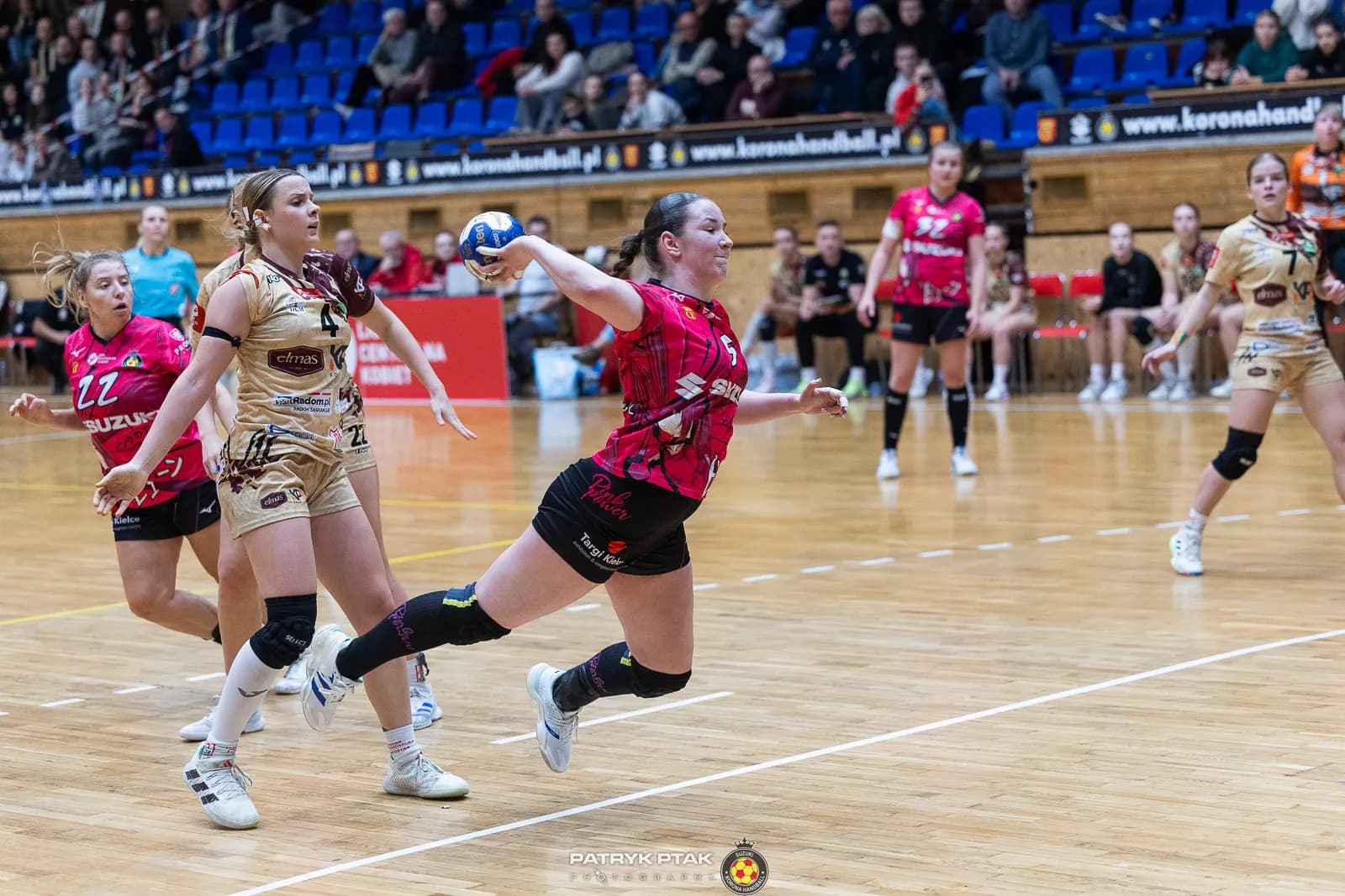 Galeria zdjęć z meczu Suzuki Korona Handball -Elmas-KPS APR Radom,   📷fot. Patryk Ptak