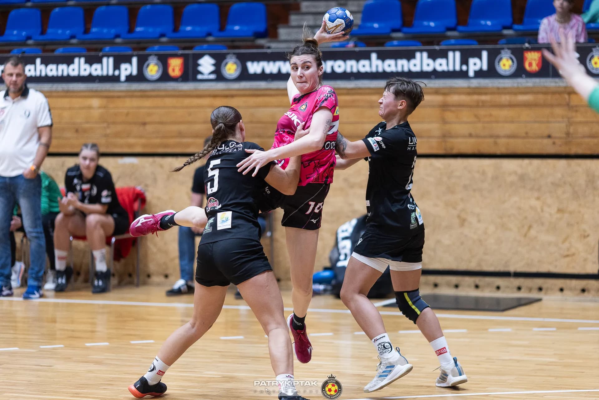 Suzuki Korona Handball Kielce vs UKS Dziewiątka Legnica