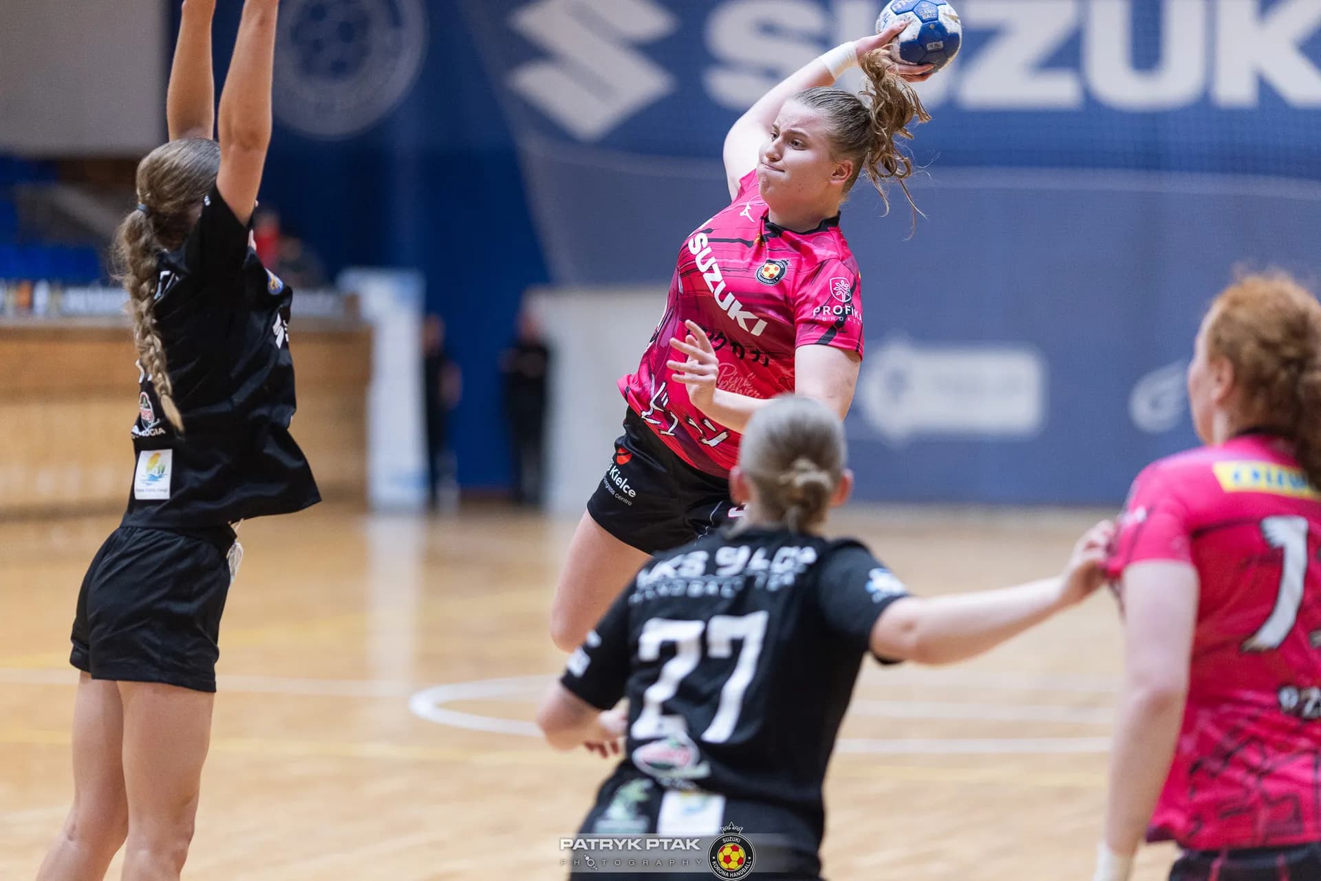 Suzuki Korona Handball Kielce vs UKS Dziewiątka Legnica