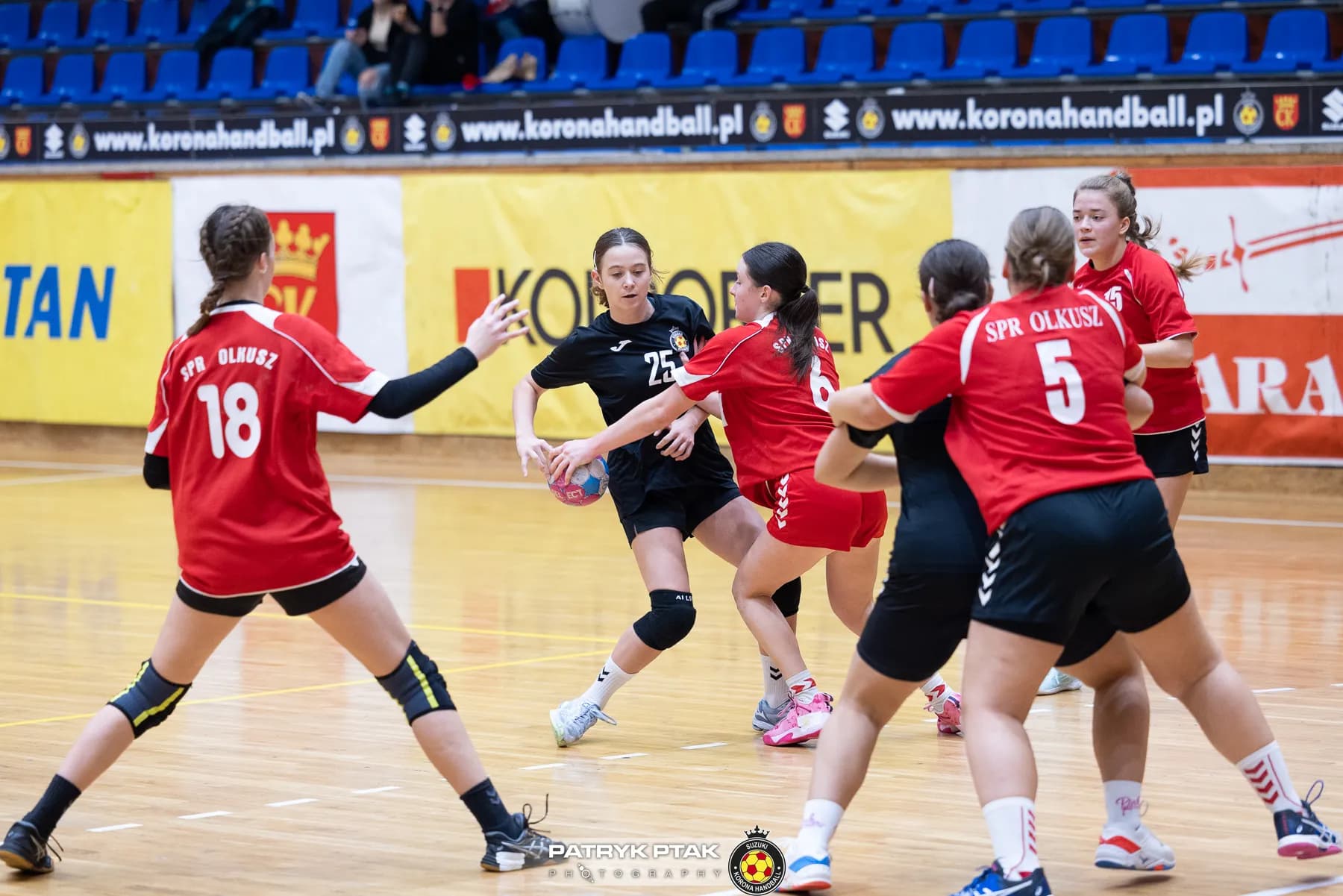 Juniorki młodsze: Korona Handbal Kielce vs. SPR Olkusz