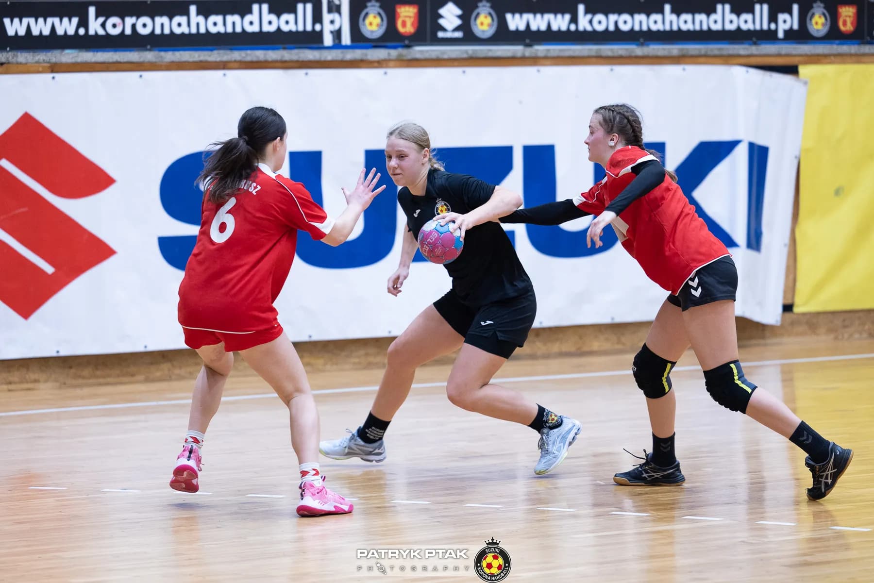 Juniorki młodsze Suzuki Korony Handball wygrały turniej w Kielcach