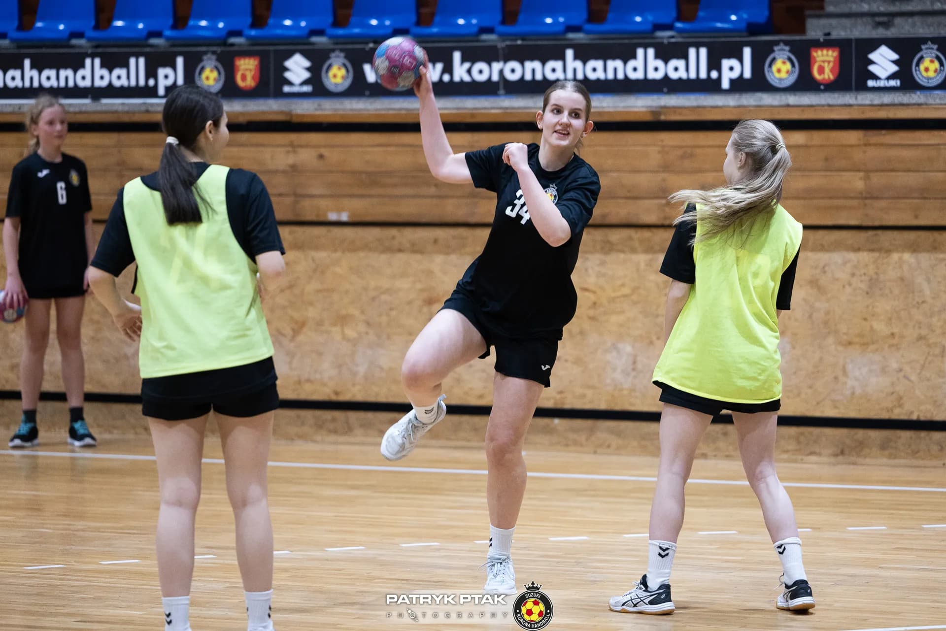 Ferie z piłką ręczną (Juniorki, juniorki młodsze)