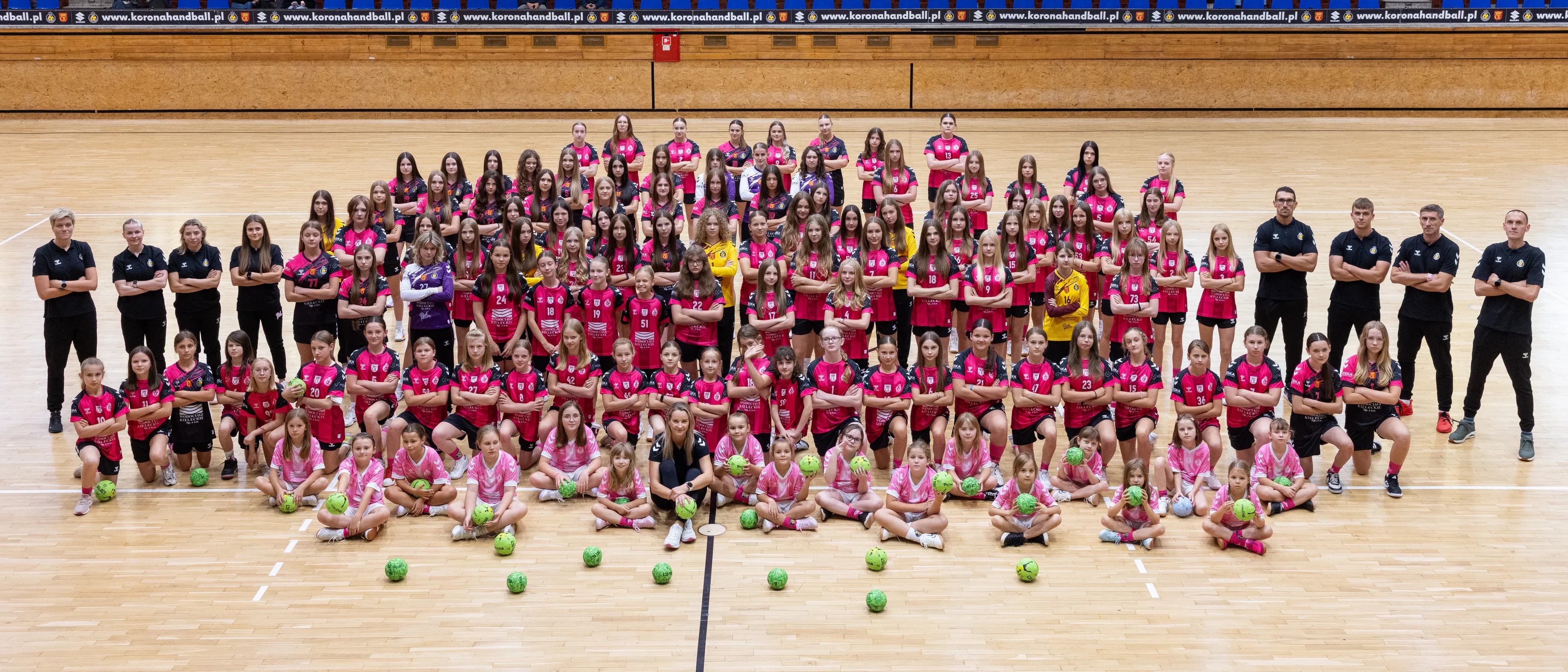 Wodociągi Kieleckie Akademia Korona Handball – zdjęcie grupowe 2026/2027